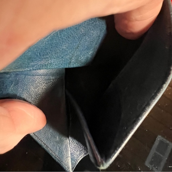 Leather Wallet. Pull corners to open coin pocket.Turn over,unsnap bill organizer - Picture 2 of 5
